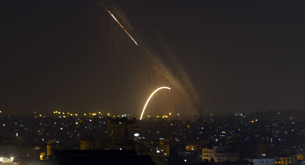 Israel ataca posto do Hamas em resposta a foguetes de Gaza