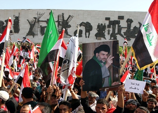 التيار الصدري يهدد علاوي... "سنقلب عليك العراق جحيما ونطوق المنطقة الخضراء"
