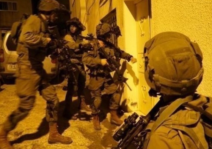 اعتقالات في الضفة الغربية.. والاحتلال يشدد اجراءاته العسكرية