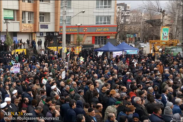 تقرير مصور / رئيس المجلس الأعلى للجمعية يلقي كلمة في مسيرات انتصار الثورة الاسلامية