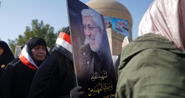 طبيب عراقي يتنازل عن أجور عملياته بمناسبة أربعينية القائد الشهيد المهندس+ (صور)