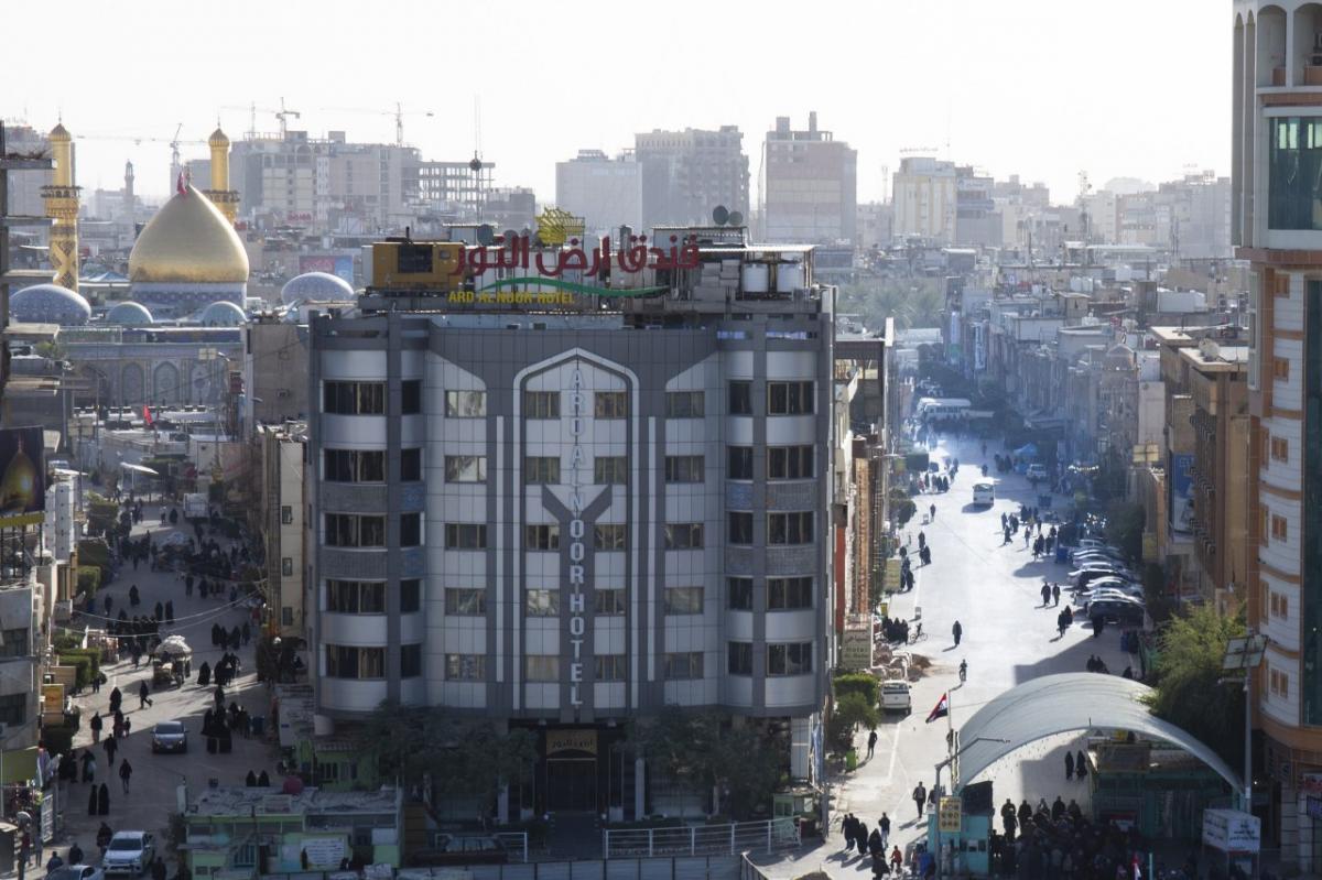 Zum Todestag von Um Al-Banin -Friede sei mit ihr- wurde eine der Hauptstraßen zu Heiligen Schrein ihres Sohnes Aba Al-Fadl Al-Ab