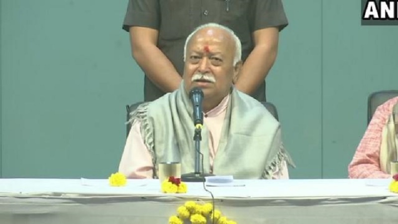 आरएसएस प्रमुख का मानना, समाज में कोई ख़ुश नहीं