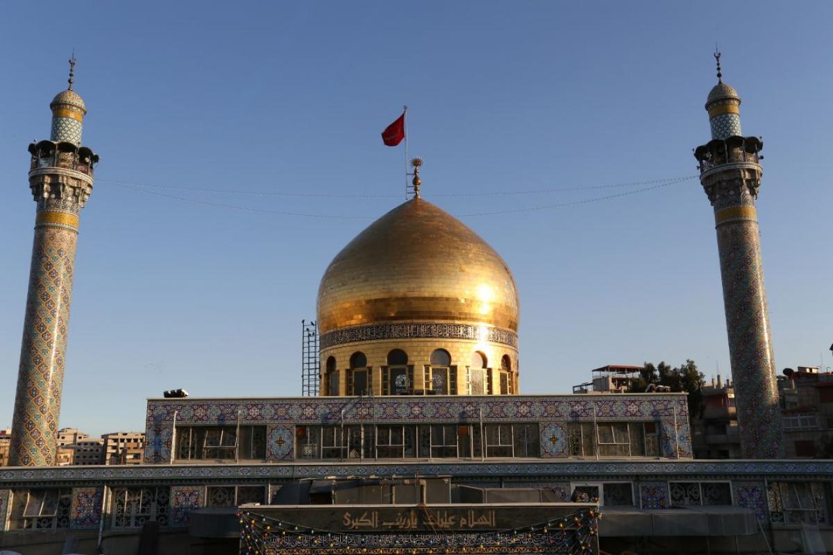 سیدہ زینب (علیہا السلام) کی ضریح مبارک کا بالائی حصہ اورچھت دمشق منتقل کیا جا چکا ہے