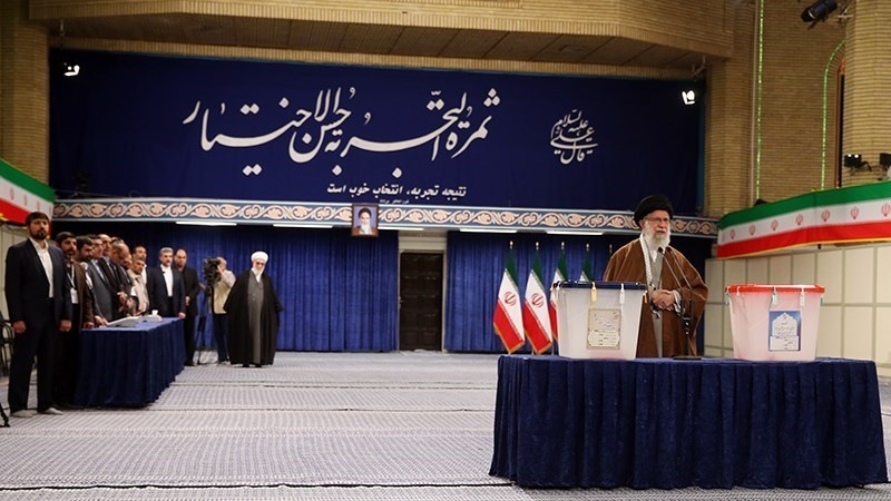 Rahbar Memberikan Suaranya dalam Pemilu Parlemen Iran ke-11