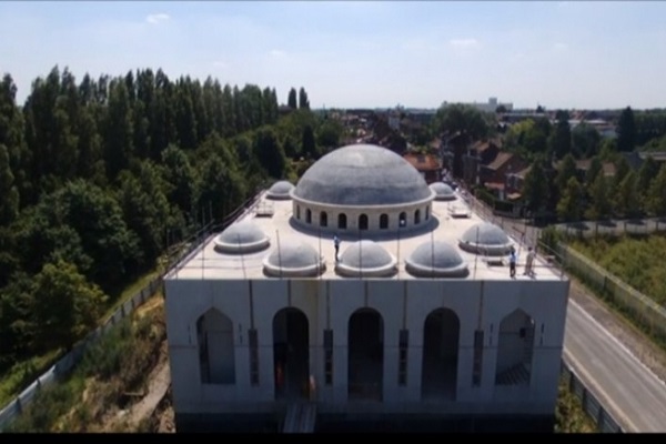 Fransa Diyanet'in banka hesapları kapattırdı