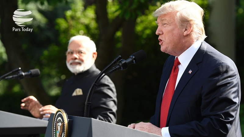 Trump in India e Modi nasconde la baraccopoli: la gente protesta
