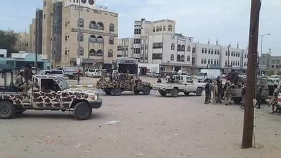 اشتباكات عنيفة في شوارع شبوة ومسلحو “الانتقالي” يحاصرون منزل مسؤول لحكومة هادي
