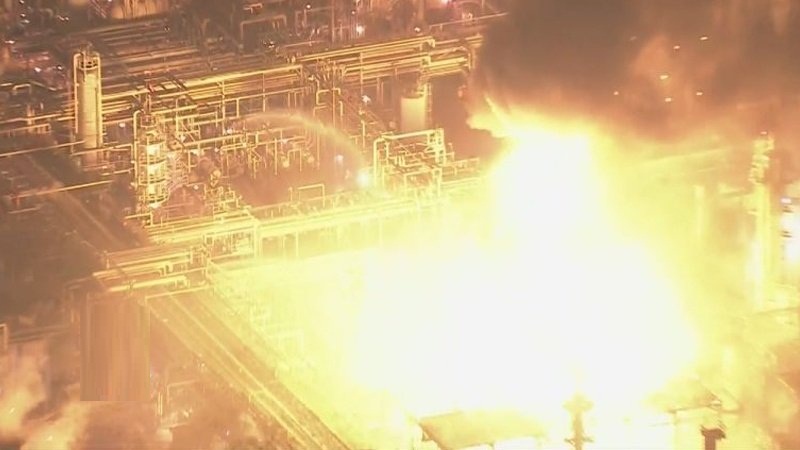 ABD'de bir petrol rafinerisinde yangın çıktı