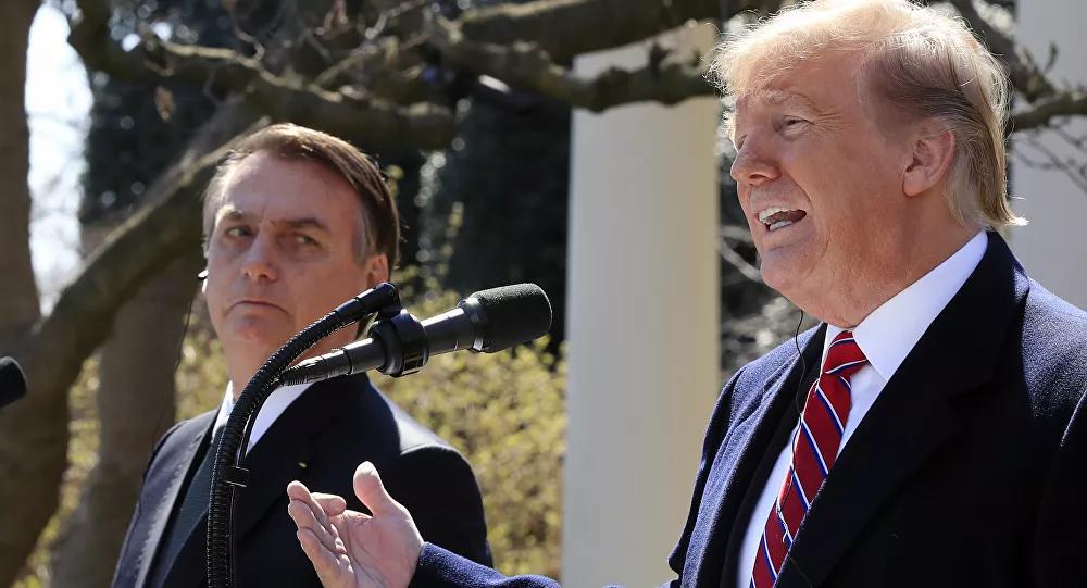 'Amizade' de Bolsonaro com Trump não afeta política de imigração dos EUA, diz analista