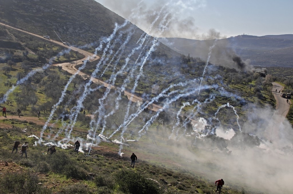 إصابة 40 فلسطينيا بينهم طفل برصاص قوات العدو