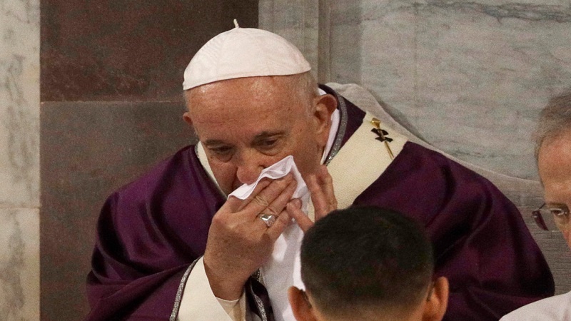 Papa Francesco, forte tosse durante l'Angelus: ha il coronavirus?