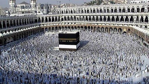 صورة غير مسبوقة لصحن الطواف في الكعبة بعد وقف العمرة بسبب فيروس كورونا
