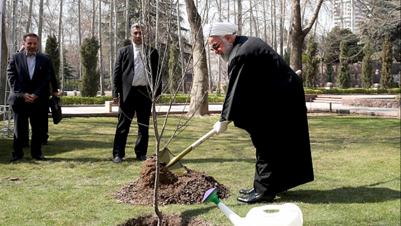 Cumhurbaşkanı Ruhani'nin katılımıyla dev bir ormancılık projesinin açılışı yapıldı