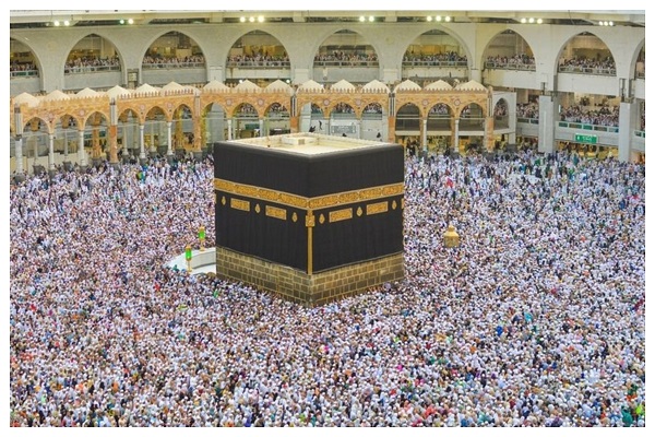 Photos: Désinfection de différentes parties de la Sainte Kaaba, restrictions pour les pèlerins