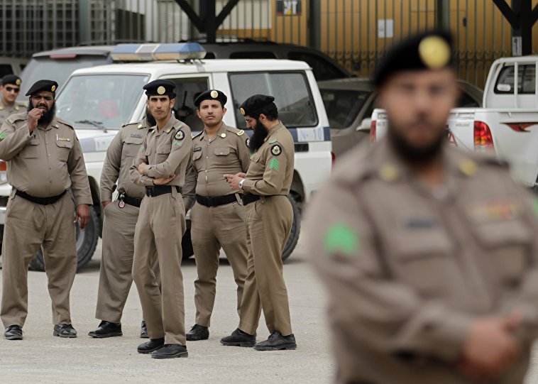 السعودية تعلق الدخول والخروج من القطيف وتوقف العمل بالدوائر الحكومية والخاصة