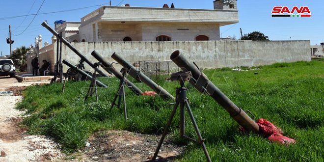 Des unités de l’armée découvrent des armes et un drone abandonnés par les terroristes dans la banlieue sud d’Idleb