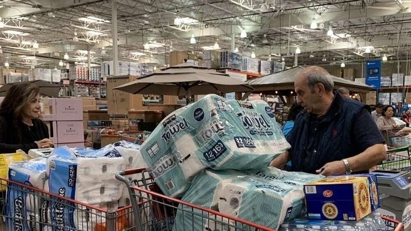 Наплыв американских покупателей на магазины из-за коронавируса