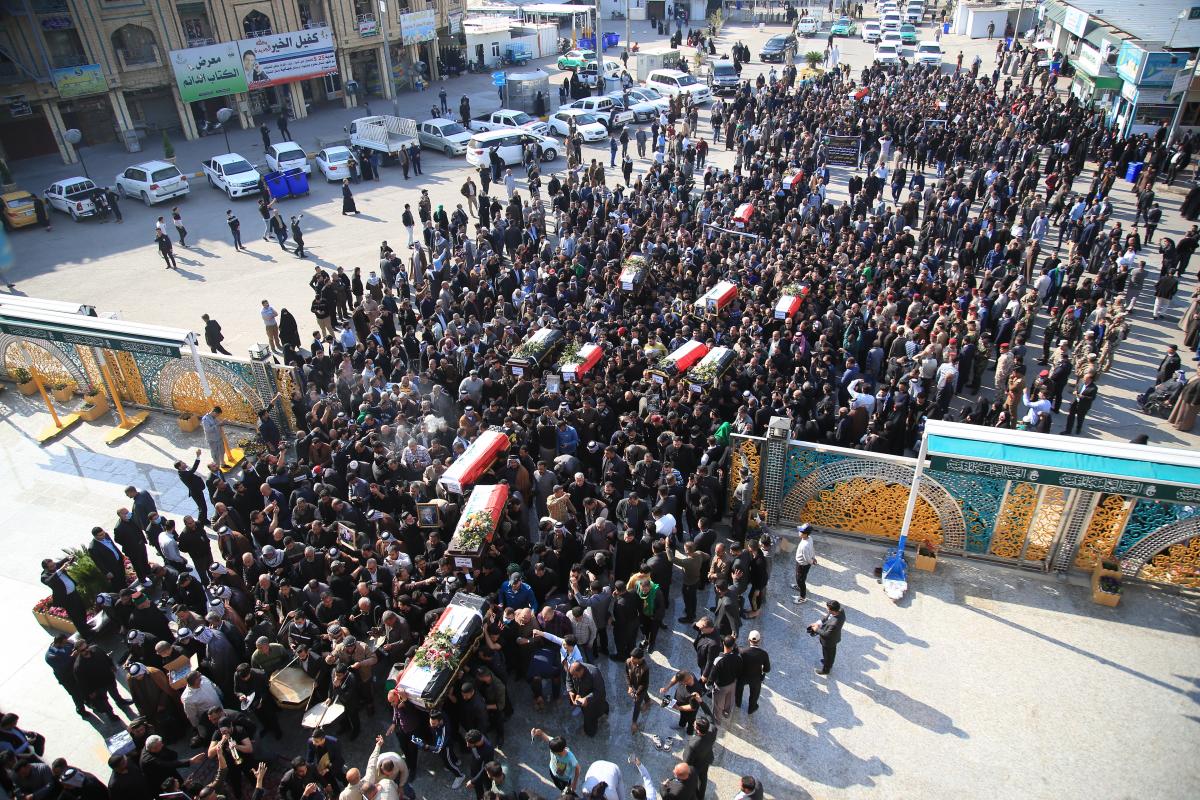 Eilmeldung: Start der Beisetzungszeremonie der Opfer des Verkehrsunfalls, die zu Sayeda Zainab -Friede mit ihr- gepilgert sind