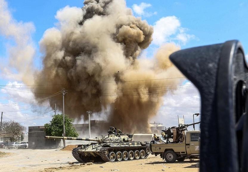 غارات جوية على قوات حكومة الوفاق الليبية جنوبي مصراته