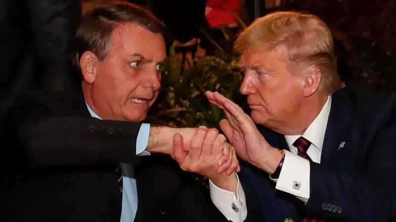 Президент Бразилии заподозрен в заражении коронавирусом после встречи с Трампом