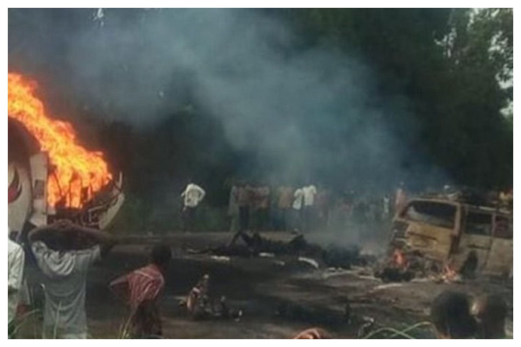 尼日利亚拉各斯油气管道爆炸至少15人死亡 尼日利亚拉各斯油气管道爆炸至少15人死亡