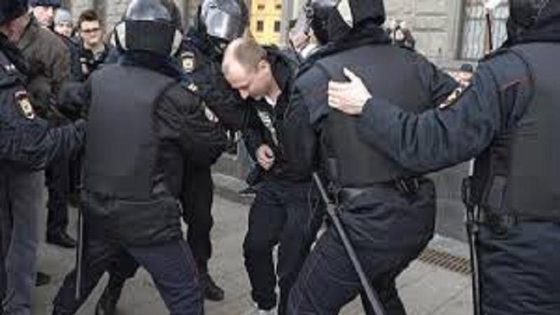 Russia, manifestazione e arresti a Mosca