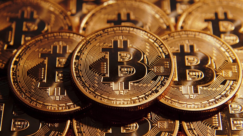 Il Bitcoin esce con le ossa rotte dalla due giorni nera dei mercati