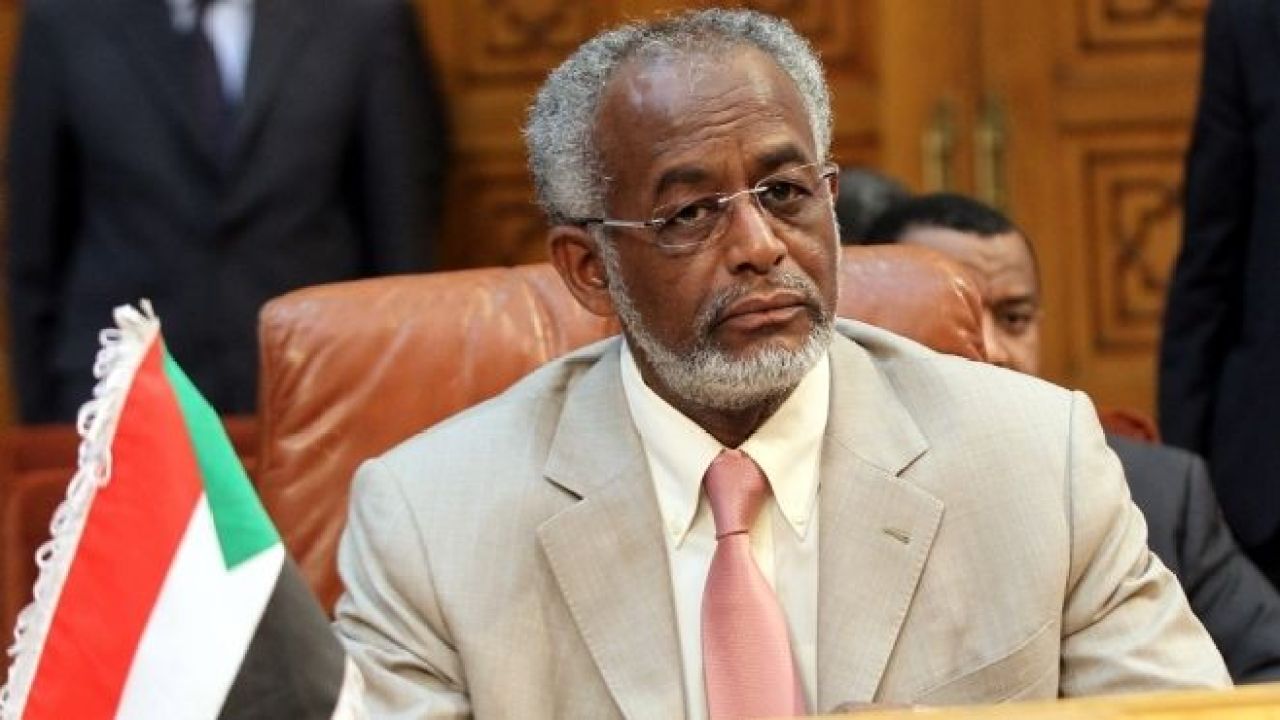 السودان يأمر بالقبض على وزير الخارجية السابق علي كرتي