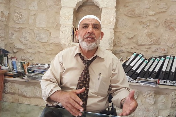 Mga Puwerang Zionista Inaresto ang Malaking Tao na Palestino ng Al-Aqsa