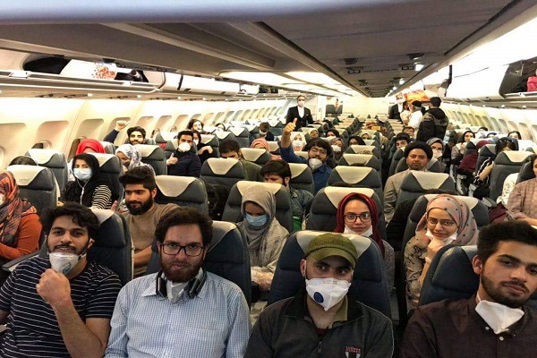 为应对新冠病毒 印度接大学生回国