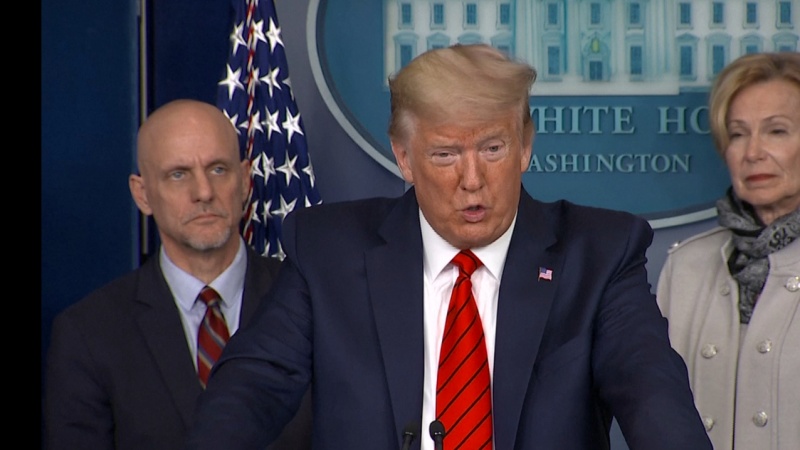 Трамп: Вашингтон одобрил использование лекарства от малярии для лечения коронавируса