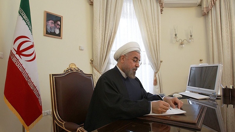 イラン大統領が米国民に呼びかけ　「これ以上米国の歴史が汚されるのを許してはならない」