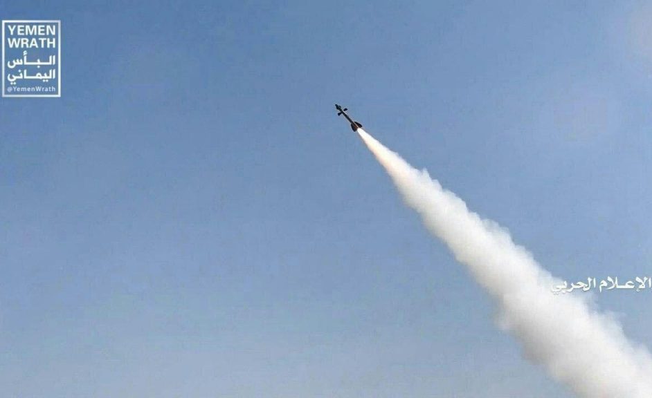 اليمن: الدفاعات الجوية تتصدى لطائرات معادية في سماء صرواح بمأرب