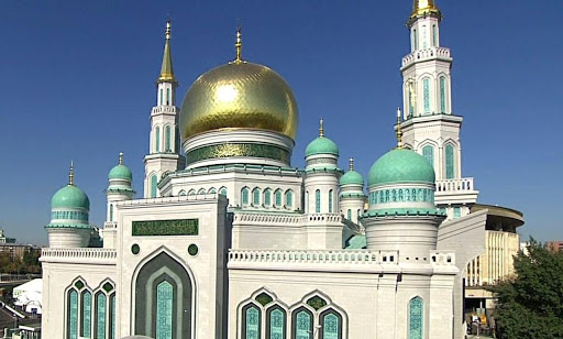 تلاوة القرآن في مسجد موسكو طلباً لرد بلاء كورونا