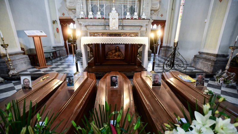 イタリア、新型コロナの死者7千500人超