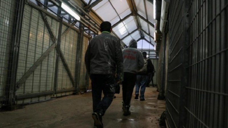 Coronavirus: i lavoratori palestinesi affrontano una difficile scelta tra garanzie di sussistenza e isolamento