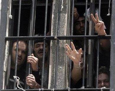 الأسرى في سجون الاحتلال الاسرائيلي: أنقذونا من كورونا فالموت يطرق أبواب زنازيننا