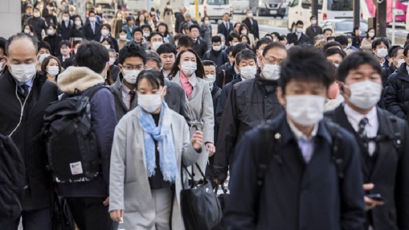 日本で1日あたりの新型コロナ感染者が200人超す