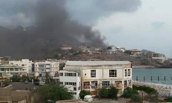 انفجار يستهدف موكبا لقوى العدوان العسكري السعودي في عدن اليمنية