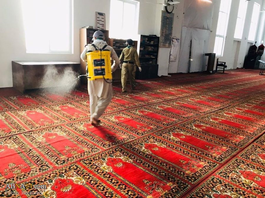 Photos: Presence of Pakistan's Imamia Students Organisation in disinfecting roads, mosques