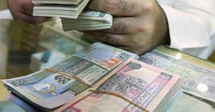 مسؤول حكومي يتوقع عجز الدولة عن دفع الرواتب في الكويت