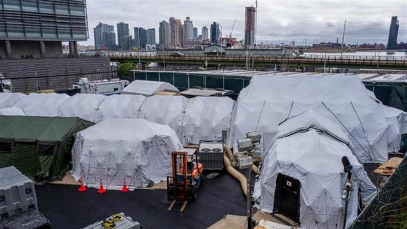 Coronavirus negli USA, fosse comuni a New York