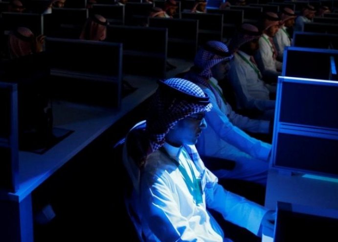فورين بوليسي تكشف عن تجسس السعودية على الأميركيين