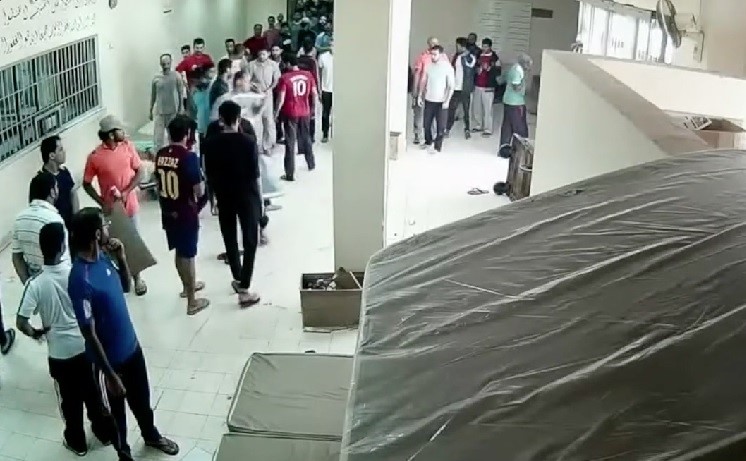 مدير "سجن جو" في البحرين يتوعد المعتقلين بسبب كشفهم اوضاع السجن