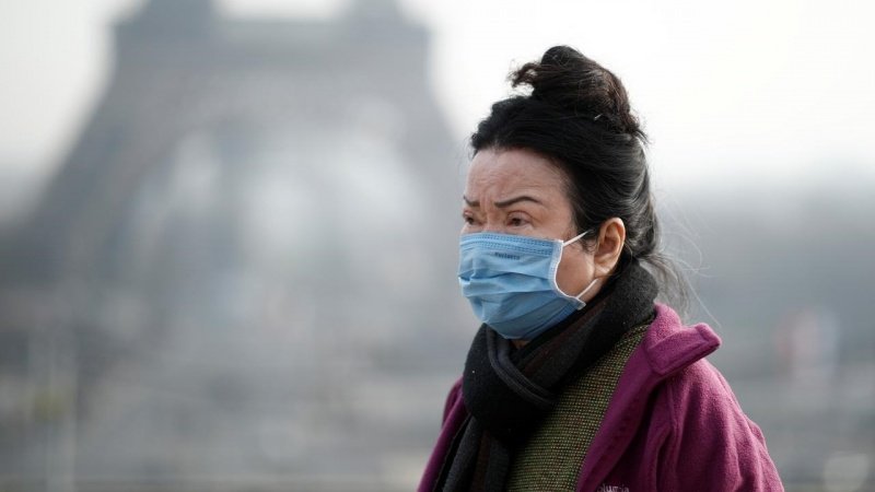 フランスの新型コロナ死者、大半は貧困者と移民