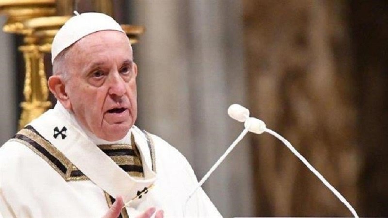 Vaticano, Papa celebra senza fedeli la Messa della Veglia pasquale a San Pietro