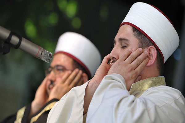  Corona schweißt zusammen: In Rüsselsheim rufen nun Christen und Muslime gemeinsam zu Gebet 
