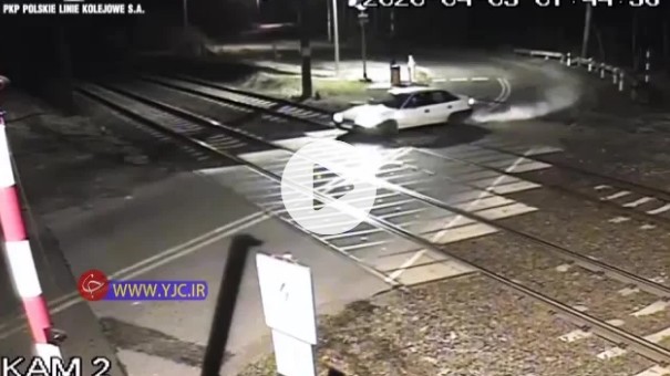 (VIDEO)  l'auto sul binario!