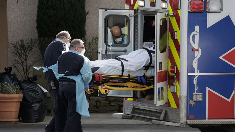 英での新型肺炎の死亡者数が１万人を突破